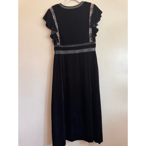 Saylor black Alexandra Velvet & Lace V-Neck Dress size L - Picture 12 of 14